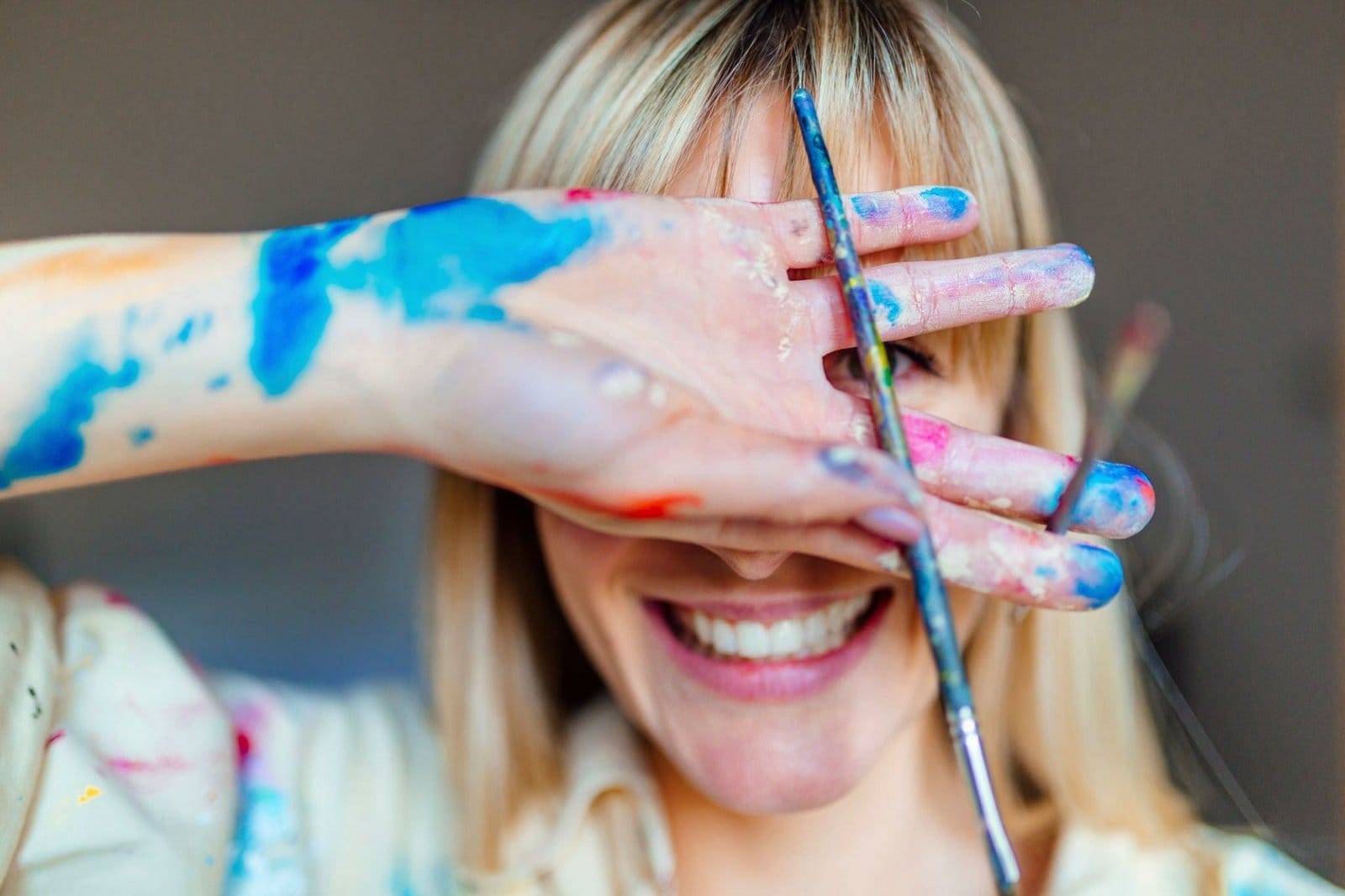 5 Easy Ways to Get Spray Paint Off Your Hands: Comprehensive Guide